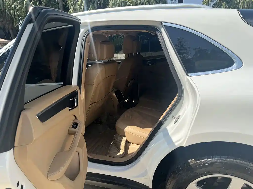 Porsche Macan — миниатюра 5