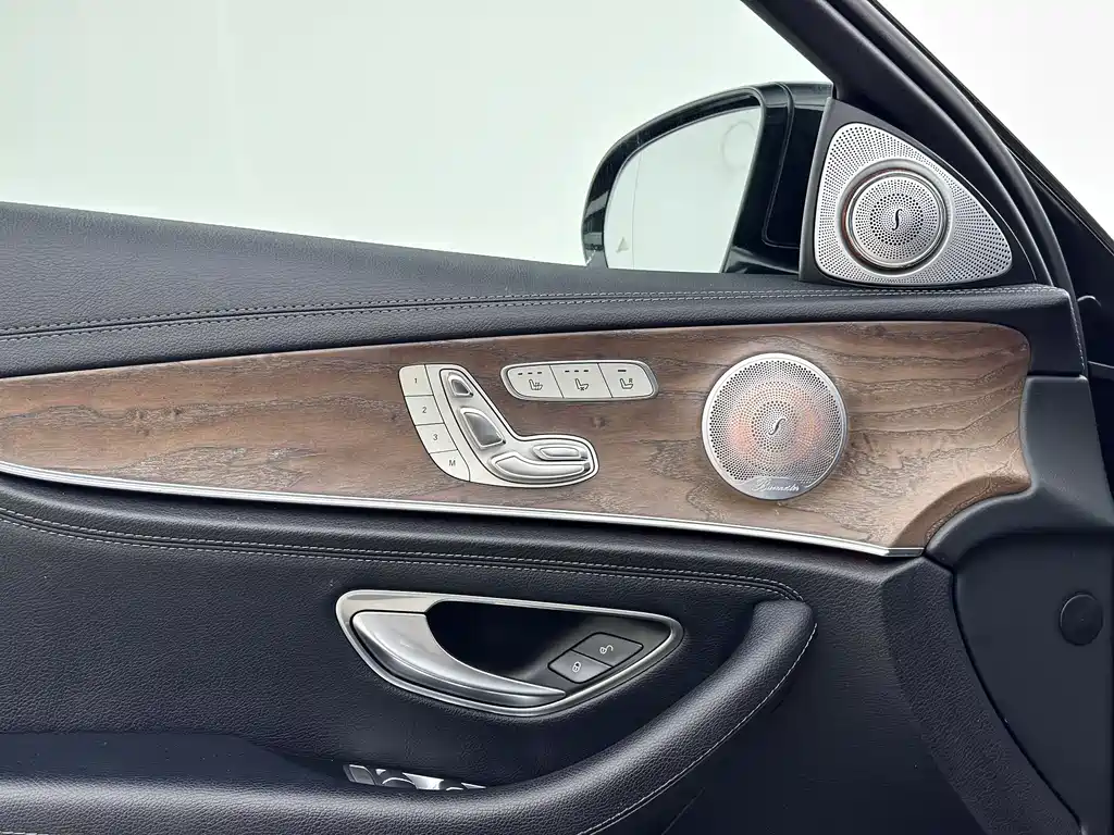 Mercedes-Benz E-Class — миниатюра 15