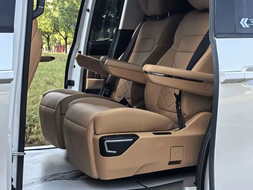 GAC Motor Trumpchi E8 PHEV — миниатюра 19