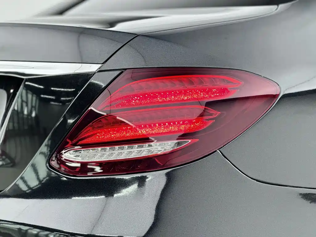 Mercedes-Benz E-Class — миниатюра 16
