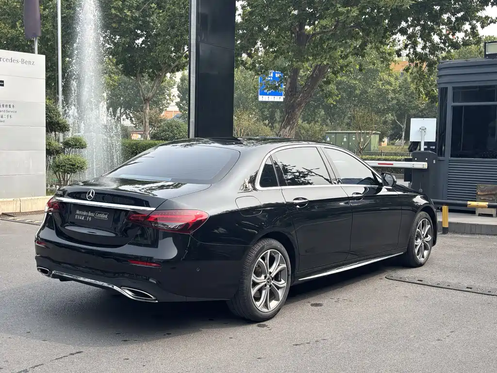 Mercedes-Benz E-Class — миниатюра 5