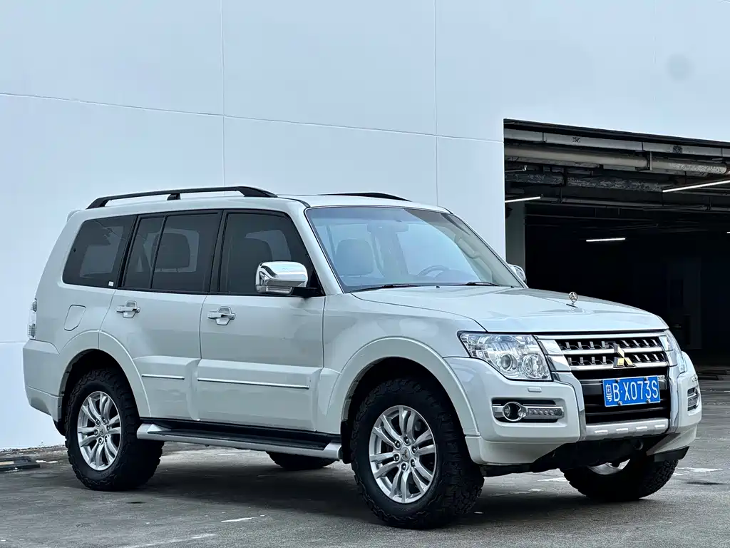 Mitsubishi Pajero (Import) — миниатюра 2