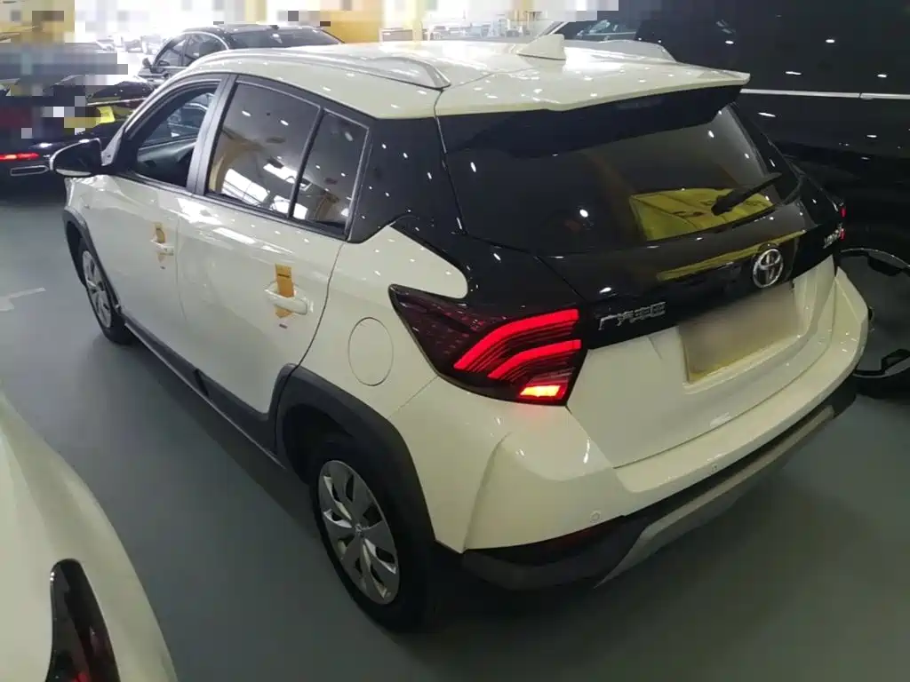 Toyota Yaris L — миниатюра 5