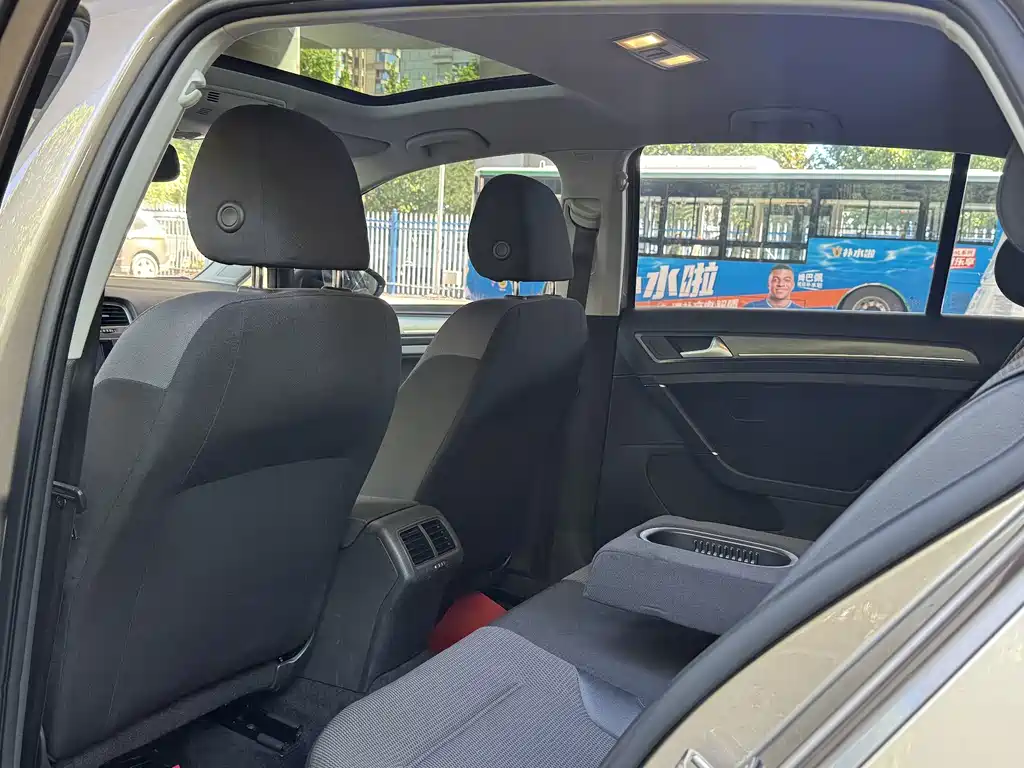Volkswagen Golf — миниатюра 8