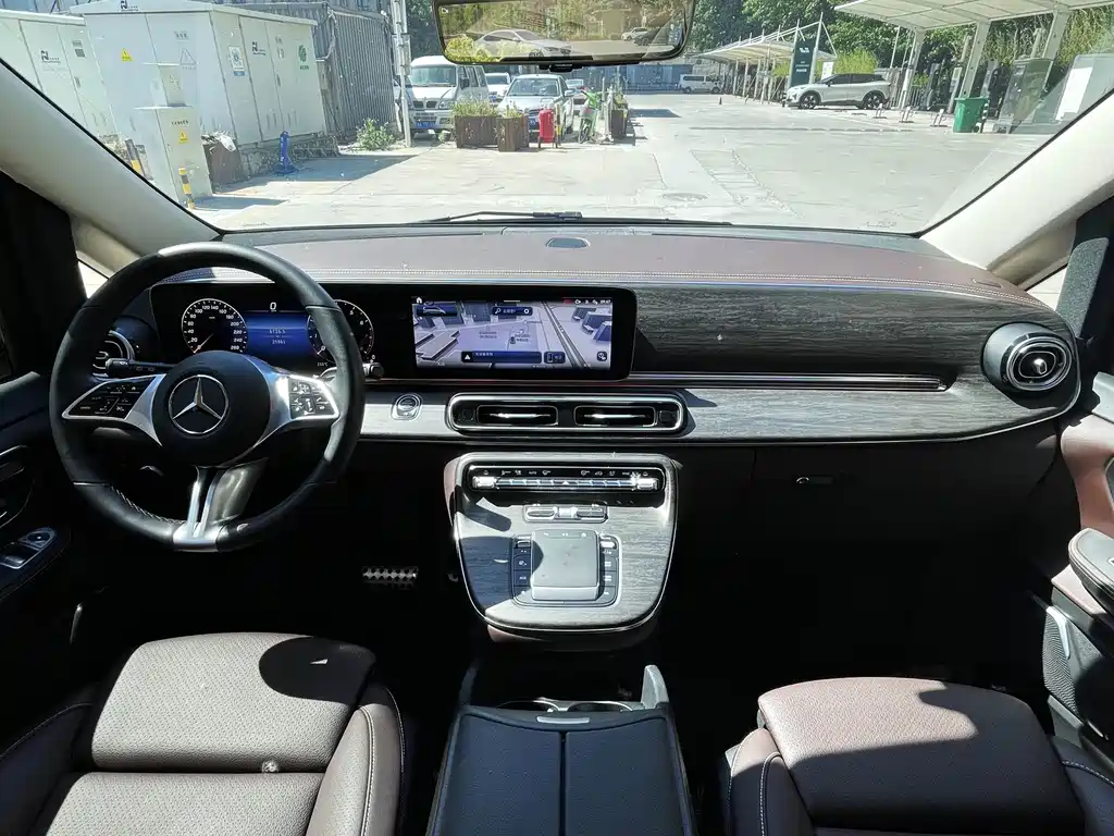 Mercedes-Benz V-Class V 2024 V 300 L Luxury