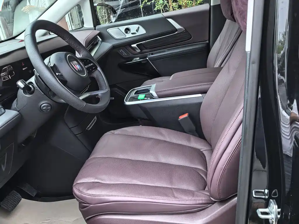 Buick Century 2027 2.0T мест
