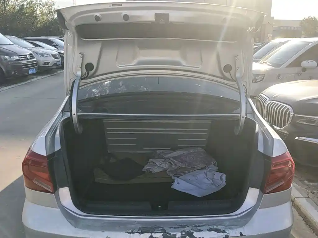 Volkswagen Jetta — миниатюра 15