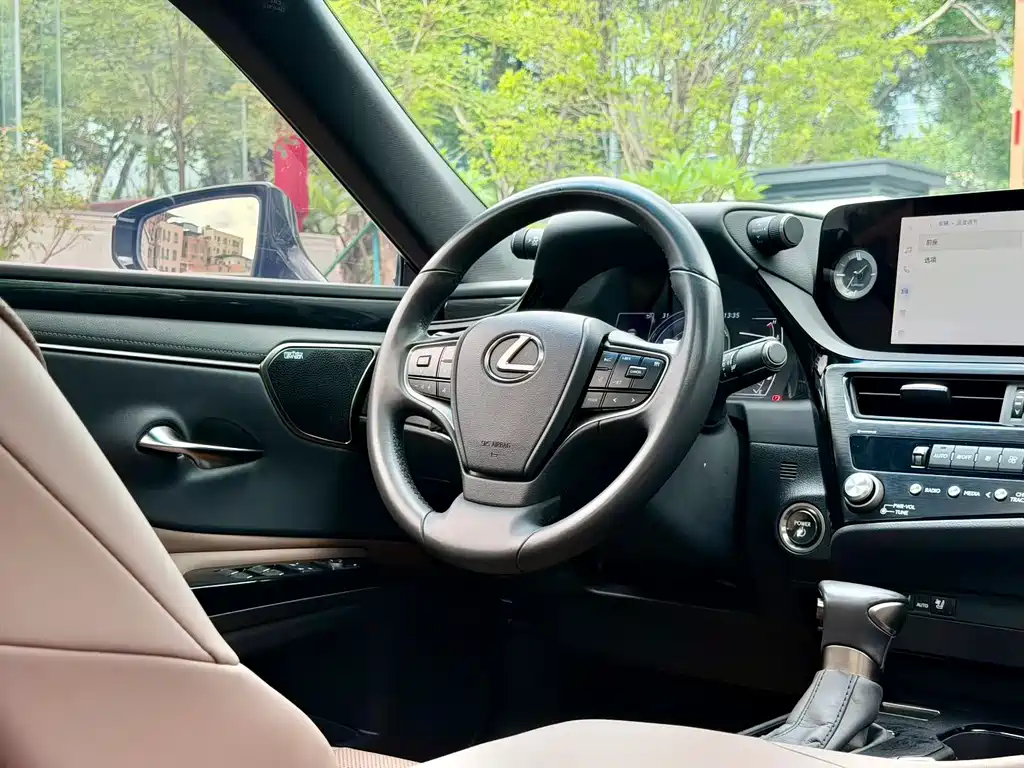 Lexus ES 2022 300h