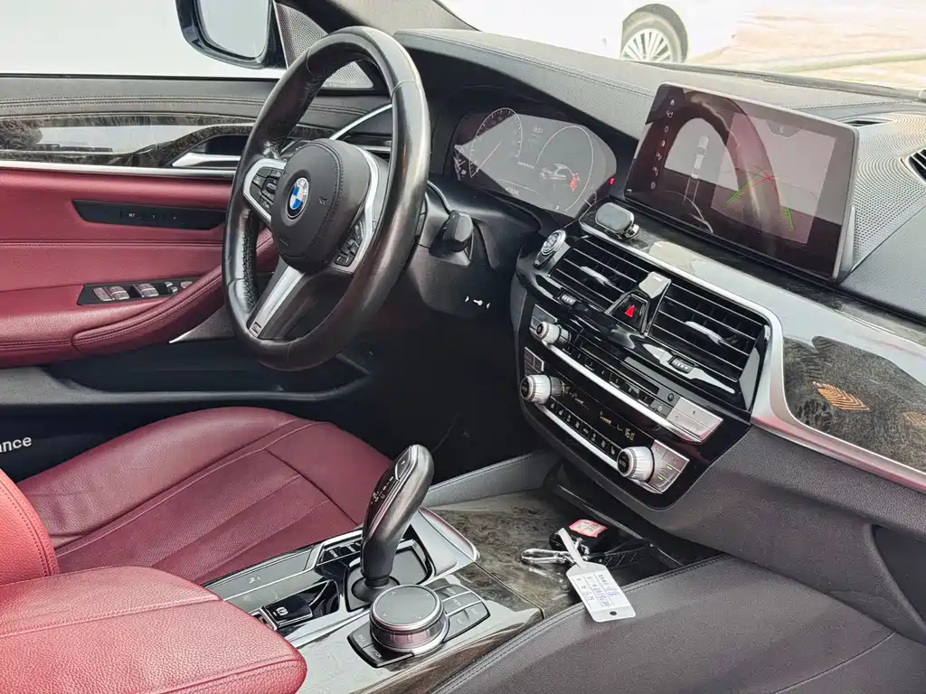 BMW 5 Series — миниатюра 6