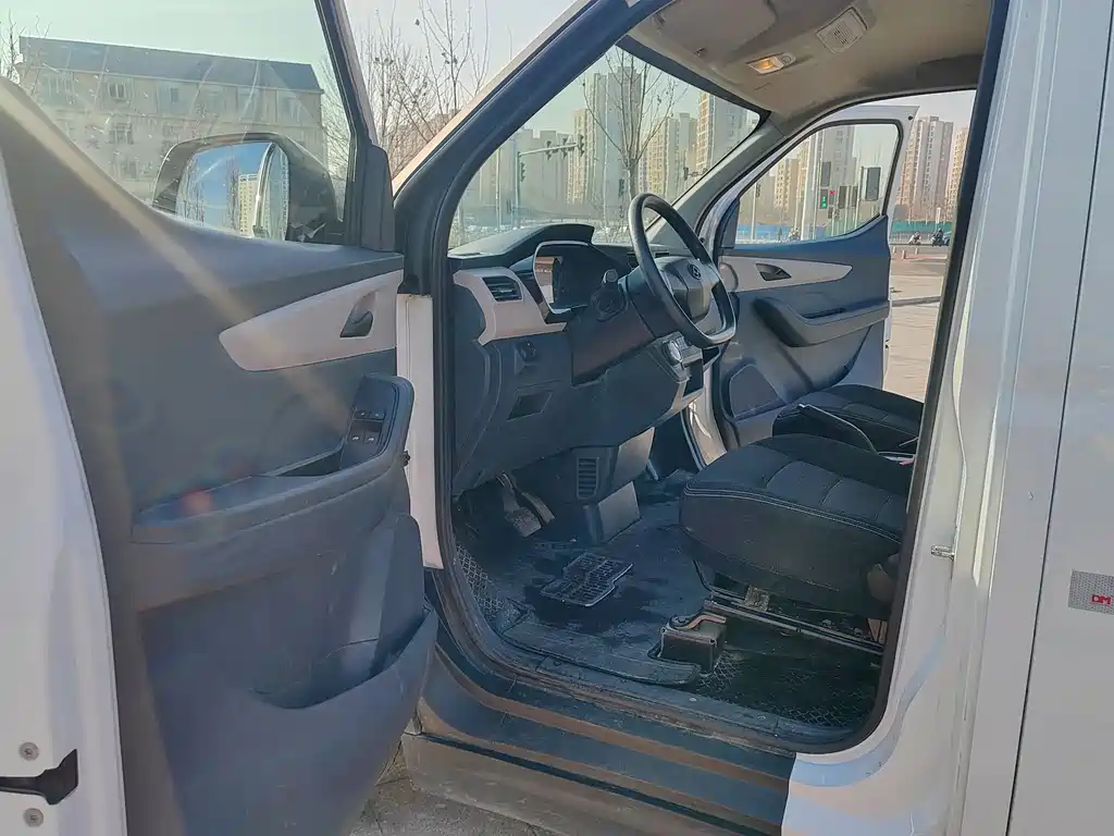 SAIC MAXUS CHASE EV30