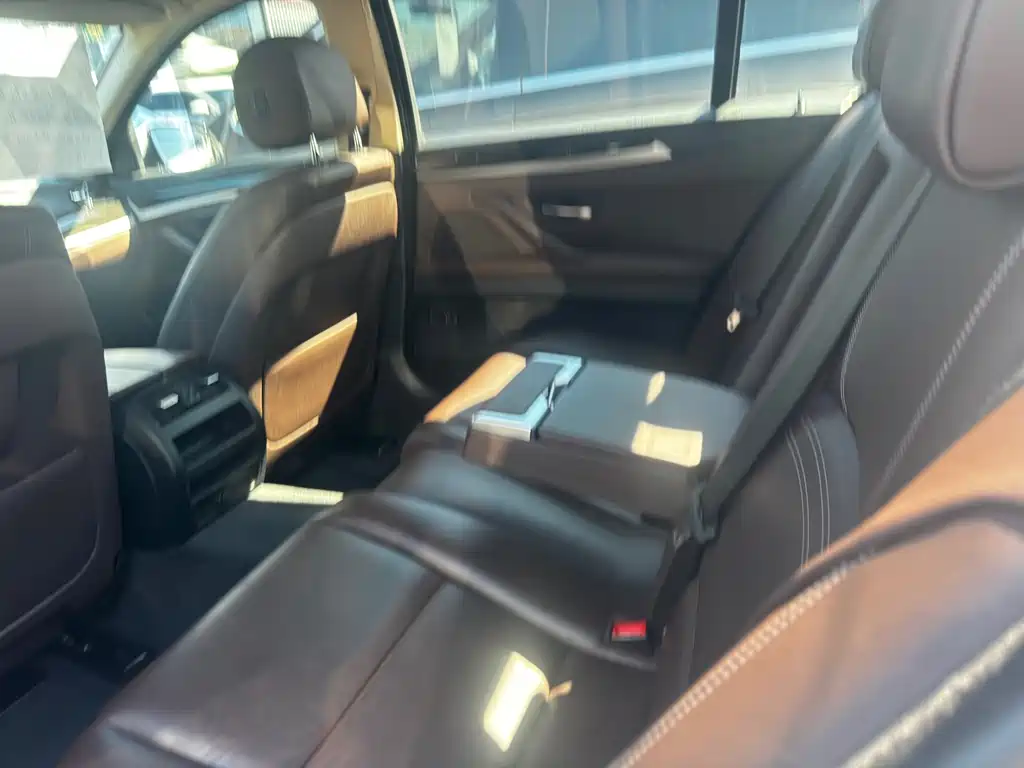 BMW 5 Series — миниатюра 7