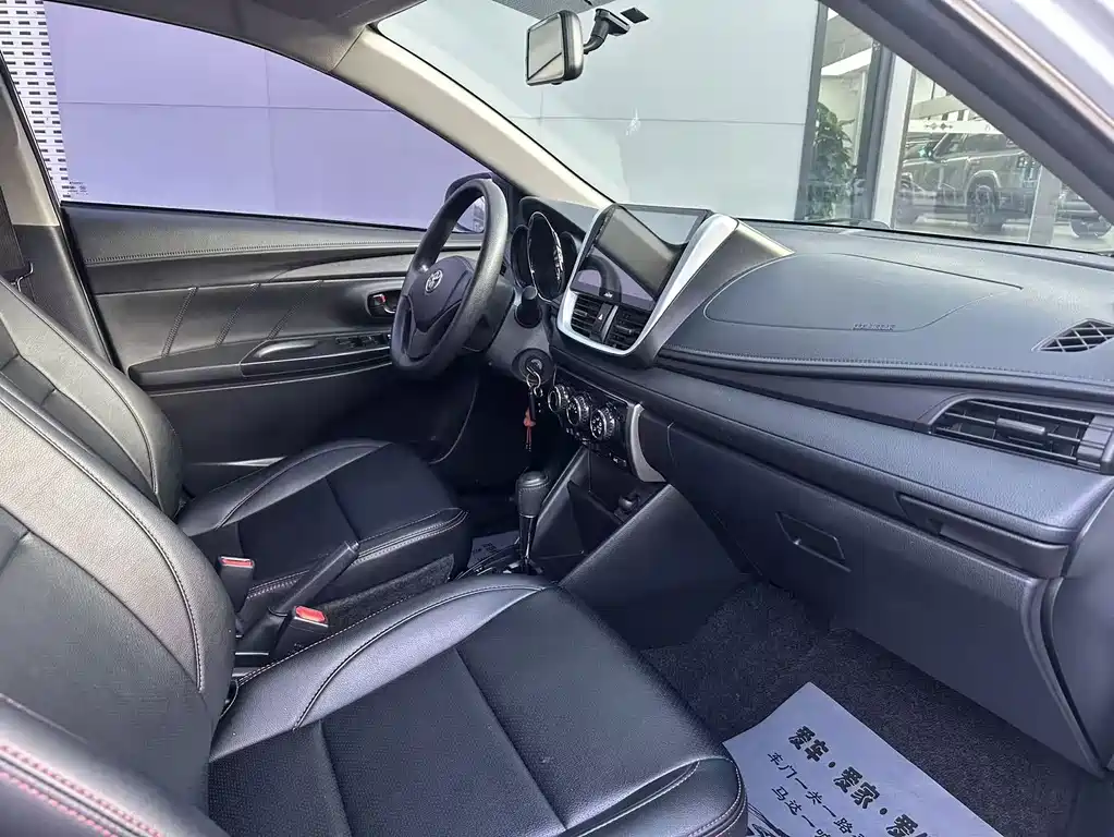 Toyota Yaris L - фото 6
