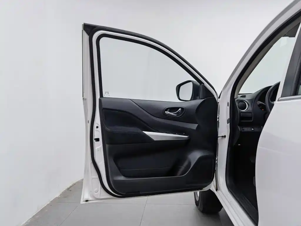 Nissan Navara — миниатюра 8