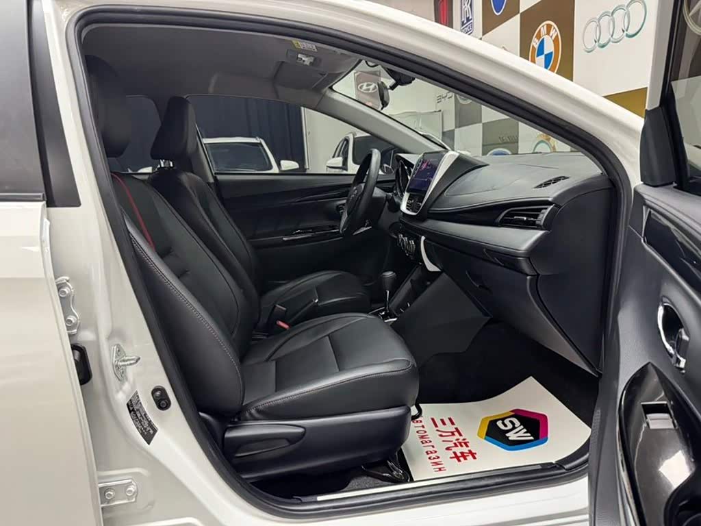 Toyota YARiS L Zhi Xuan 1.5 л 2022 г. Белый, пробег 24000 км