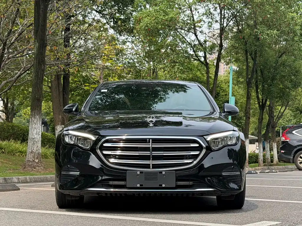 Mercedes-Benz E-Class — миниатюра 2