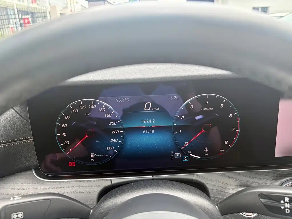 Mercedes-Benz E-Class — миниатюра 22