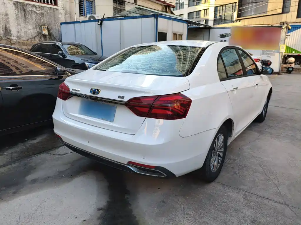 Geely Emgrand — миниатюра 7