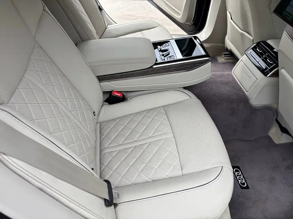 Audi A8 — миниатюра 10