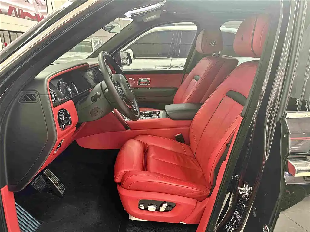 Rolls-Royce Cullinan — миниатюра 11