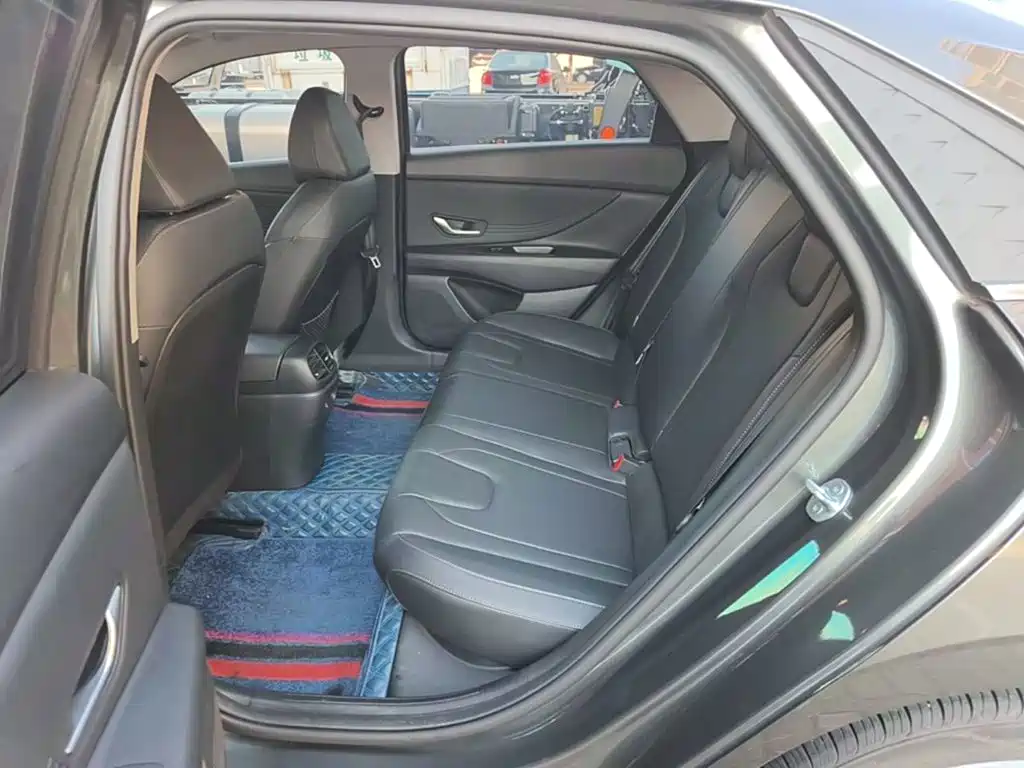 Hyundai Elantra — миниатюра 17