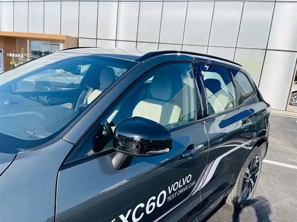 Volvo XC60 2026 B5 Sport