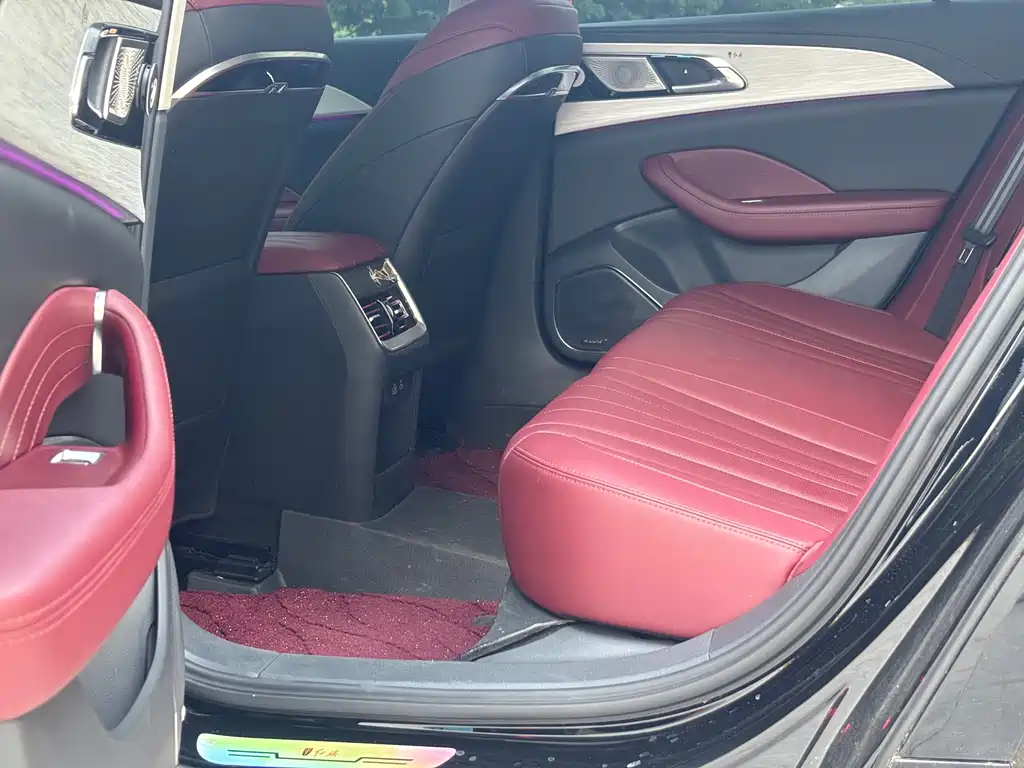 Hongqi H5 2025 2.0T AT