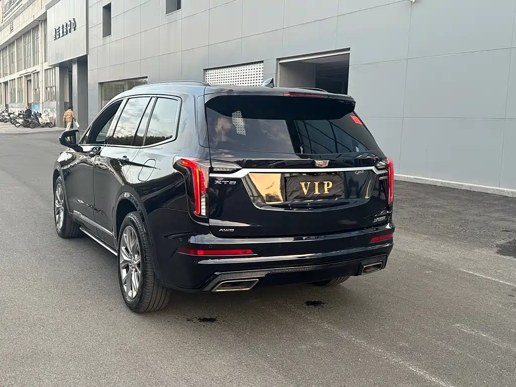 CADILLAC XT6
