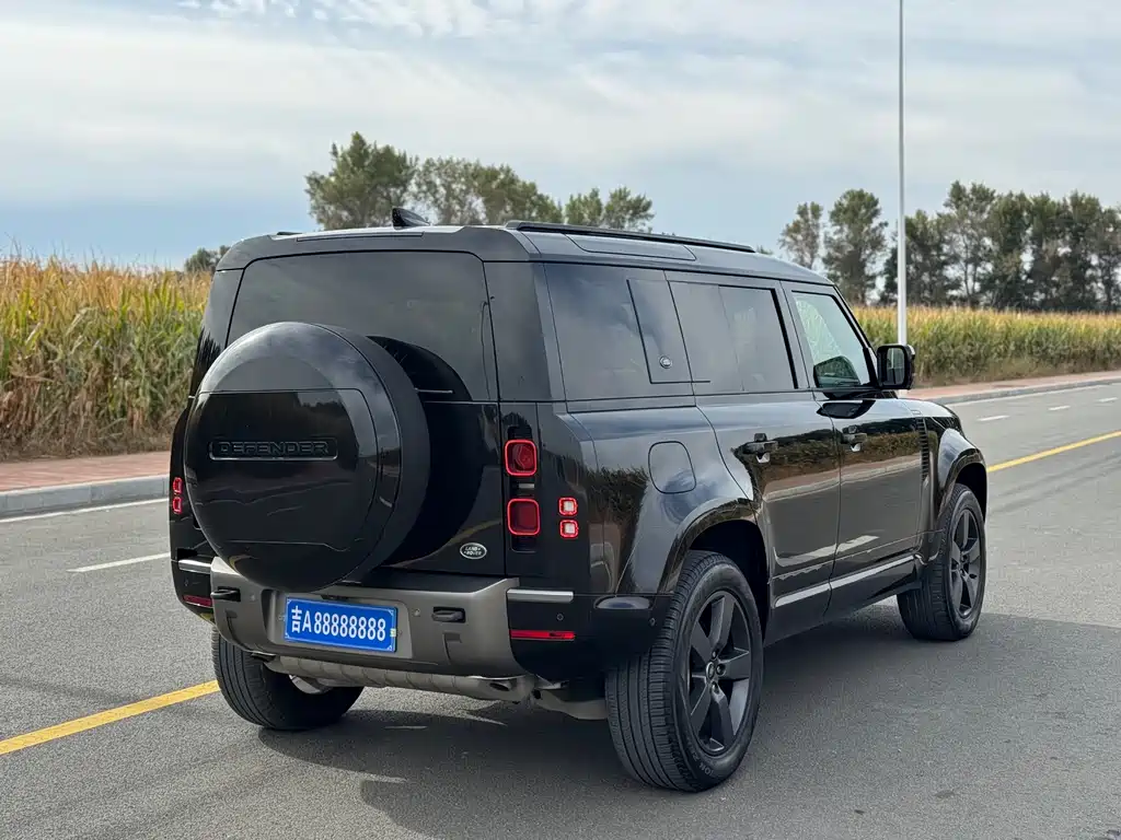 LAND ROVER DEFENDER