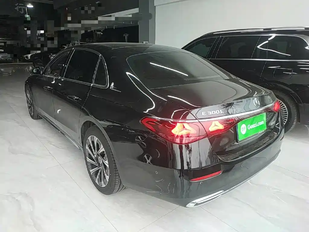 Mercedes-Benz E-Class — миниатюра 5