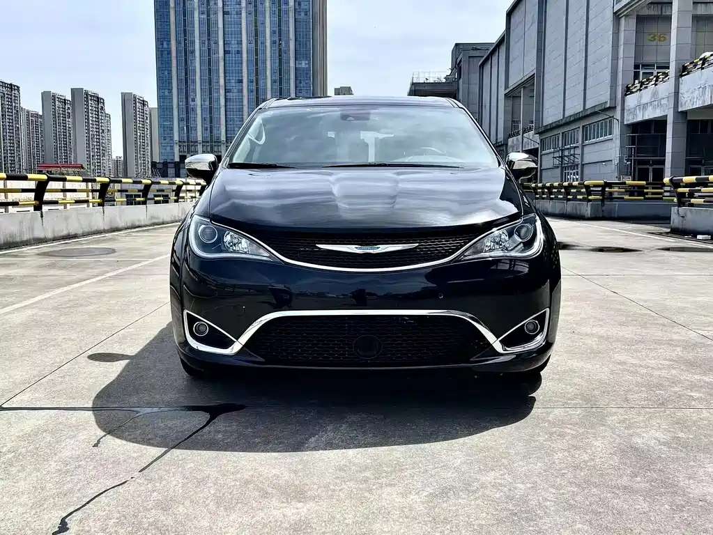 Chrysler Grand Voyager PHEV (Import) — миниатюра 3