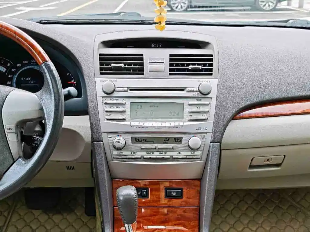 Toyota Camry — миниатюра 20