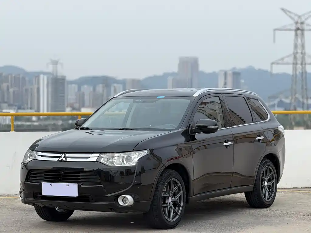 Mitsubishi Outlander 2015