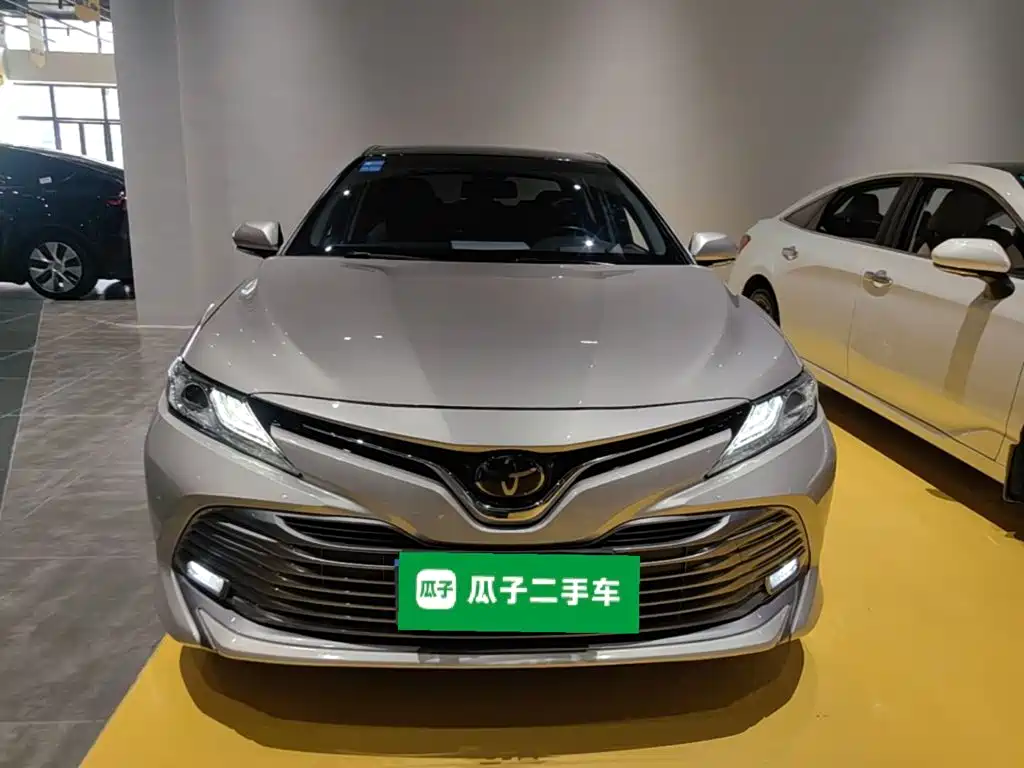 Toyota Camry — миниатюра 3