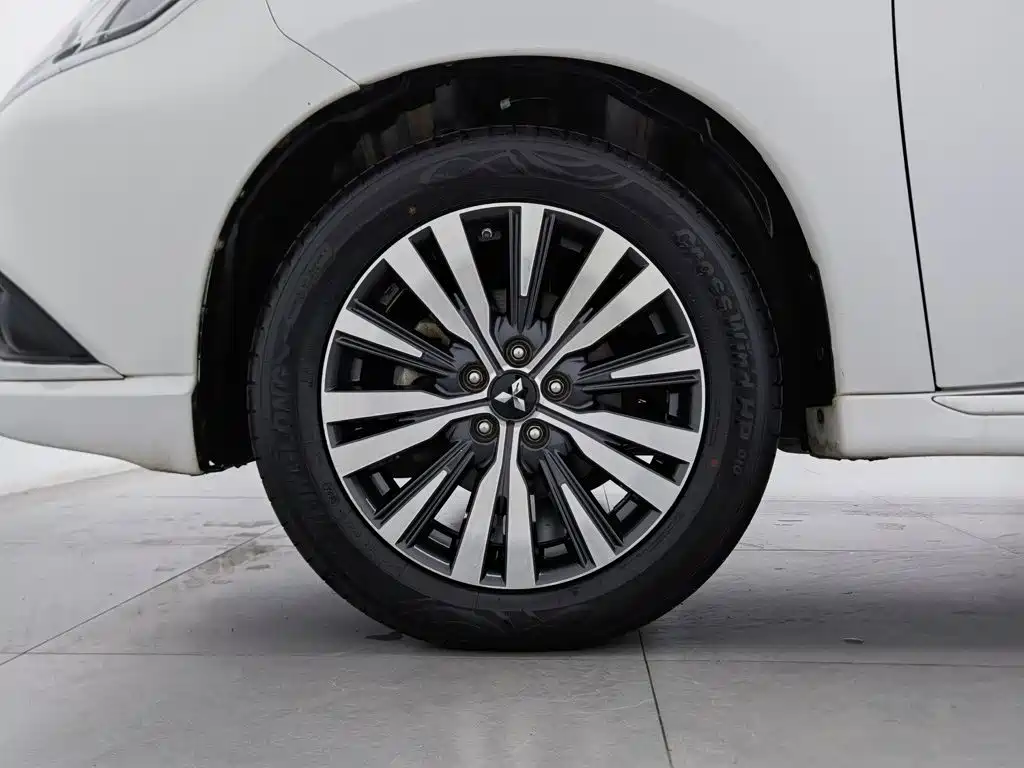 Mitsubishi Outlander — миниатюра 17