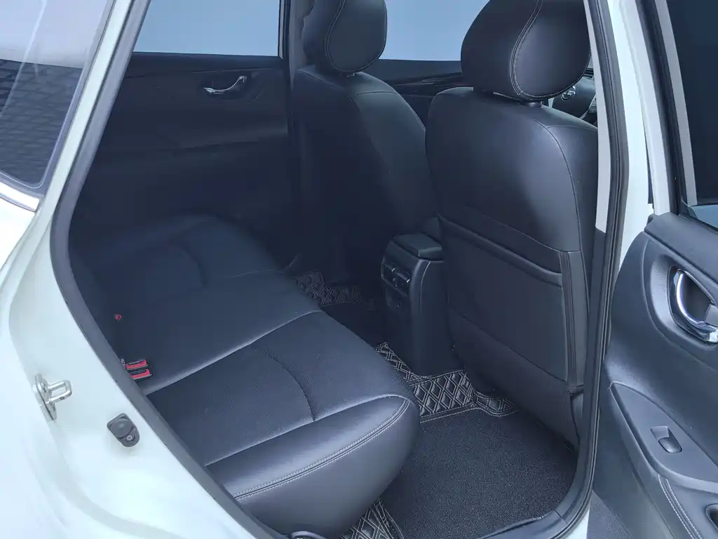 Nissan Tiida — миниатюра 11