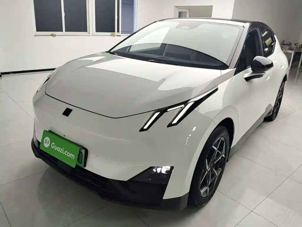 Lynk & Co Z20