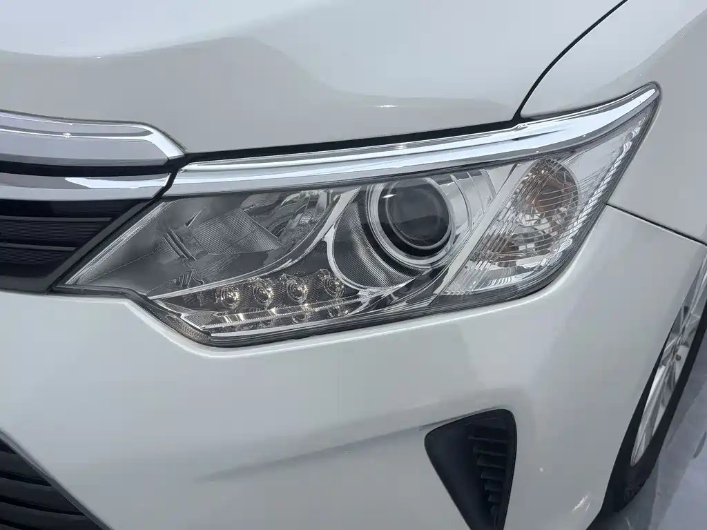Toyota Camry — миниатюра 18