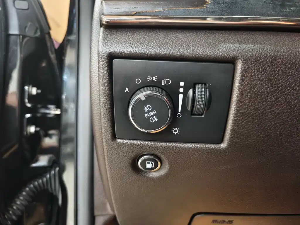 Jeep Grand Cherokee (Import) — миниатюра 9