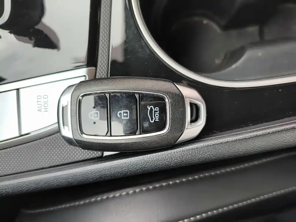 Hyundai Elantra — миниатюра 9