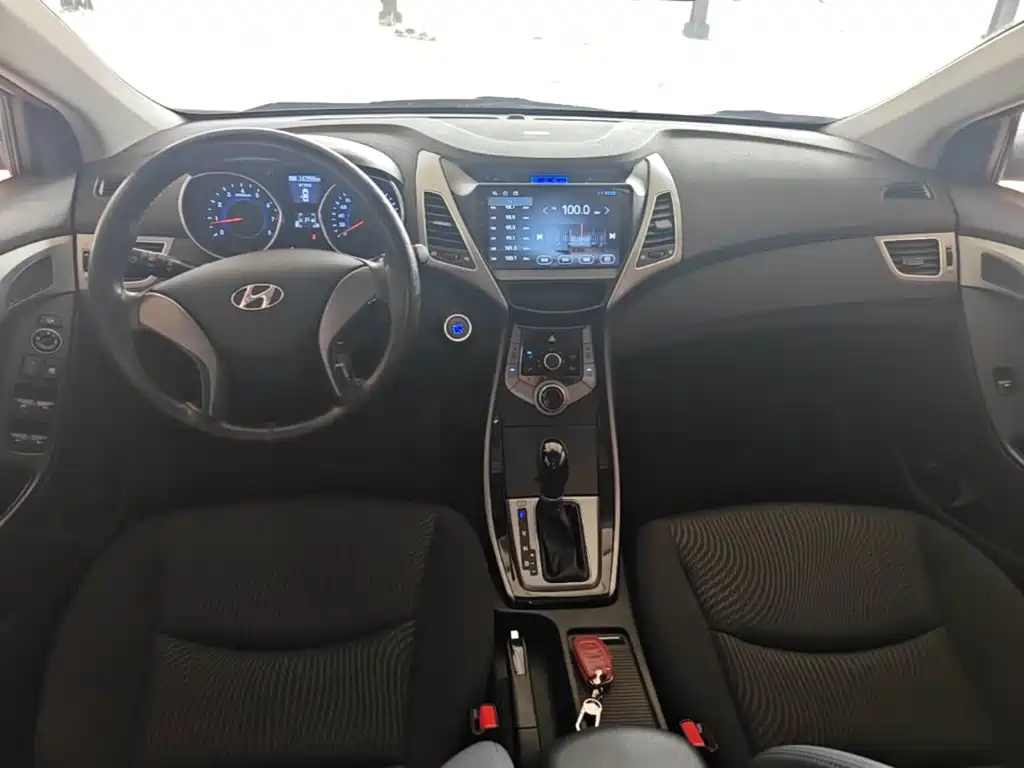 Hyundai Elantra Langdong — миниатюра 10