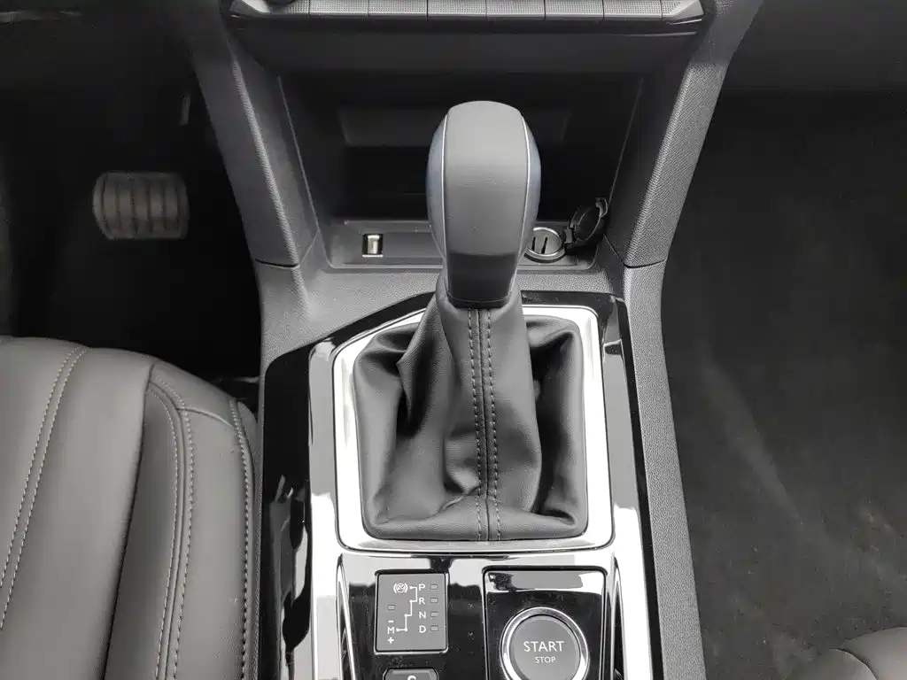 Peugeot 408 — миниатюра 13