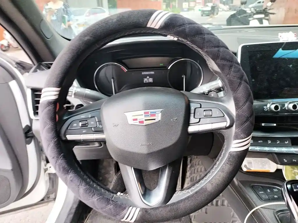 Cadillac CT5 — миниатюра 6