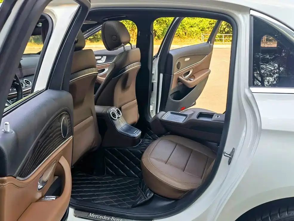 Mercedes-Benz E-Class — миниатюра 11