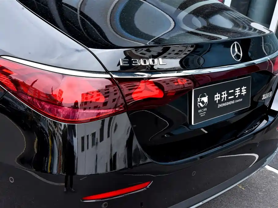 Mercedes-Benz E-Class — миниатюра 10