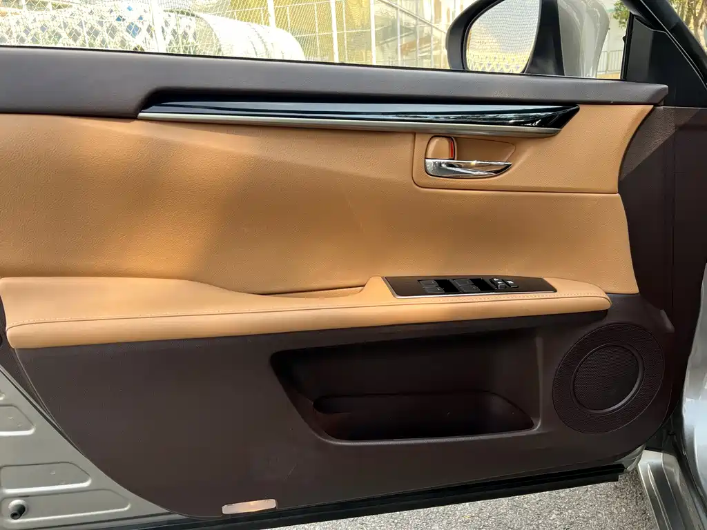 Lexus ES — миниатюра 20