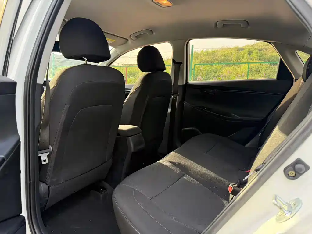 Hyundai Elantra - фото 8