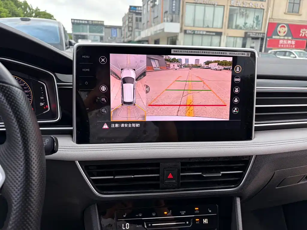 Volkswagen Tiguan L — миниатюра 14