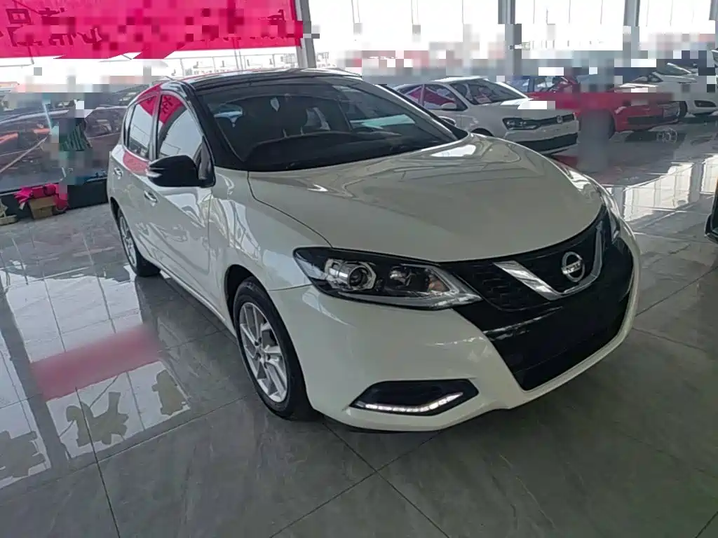 Nissan Tiida — миниатюра 4