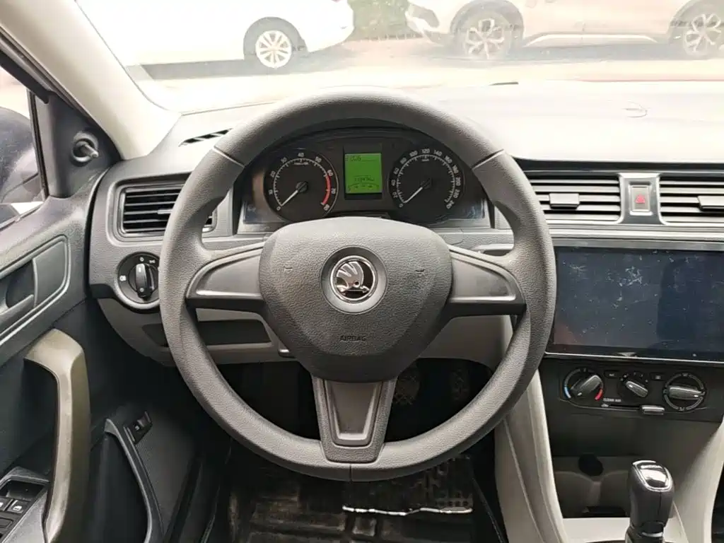 Skoda Rapid — миниатюра 11
