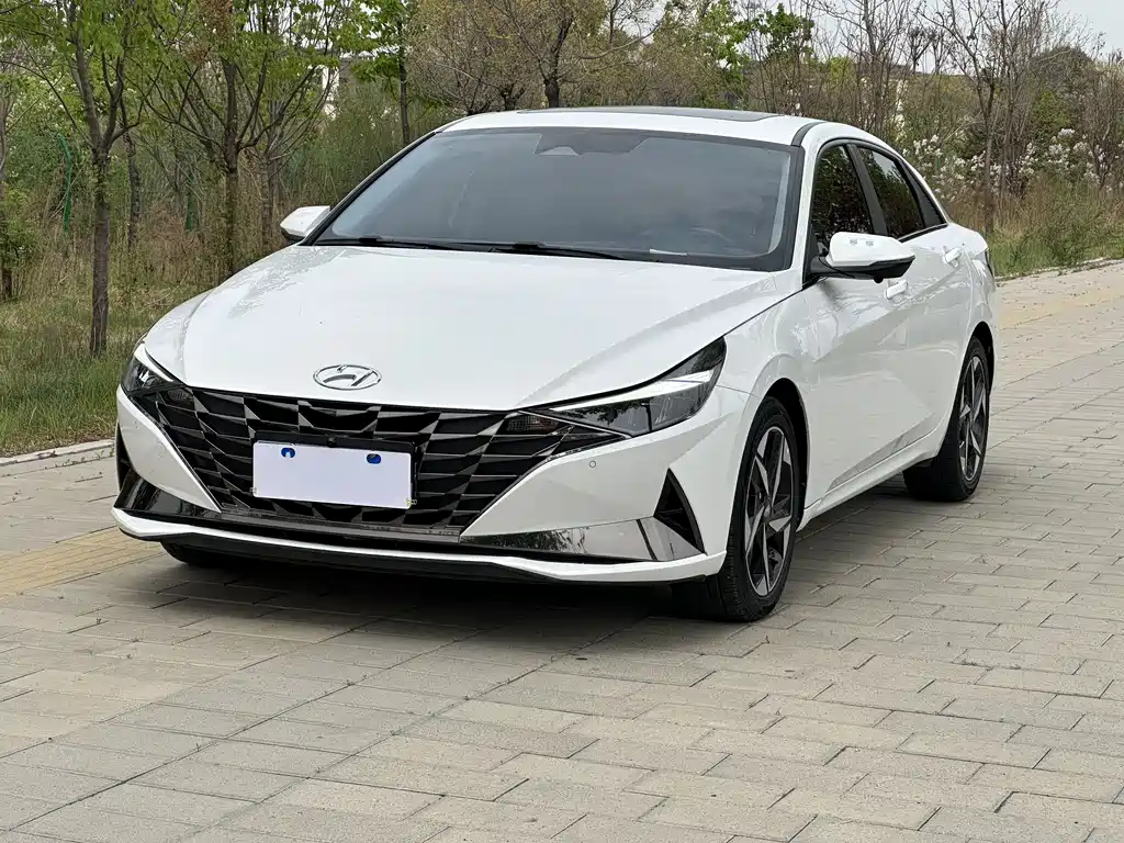Hyundai Elantra 2022
